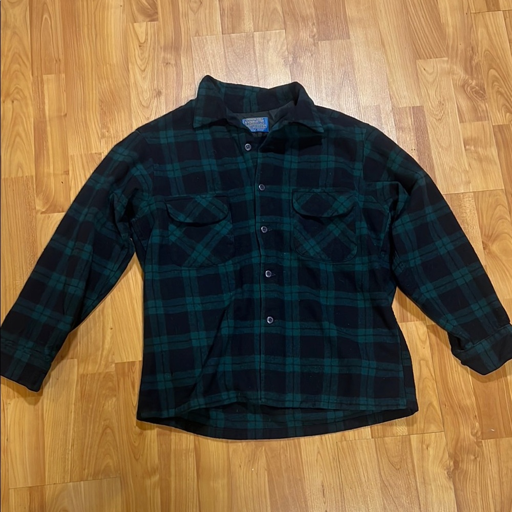 Vintage Men’s Pendleton size large wool bottom up shirt.
